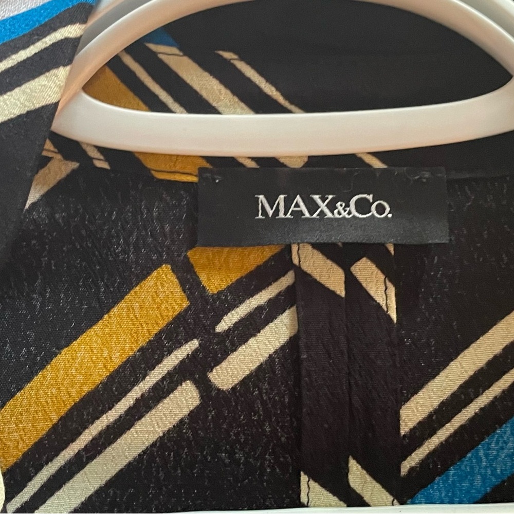 Size 4 knee-length crepe max & co dress. Great condition.